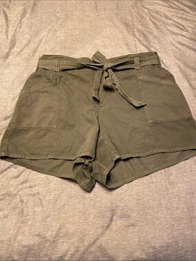 Old Navy • High Waisted Shorts Sz 2X w/ Tie Belt In Olive Green NWT